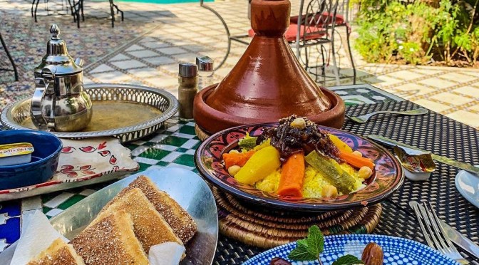 Stolování po marocku (1. část)