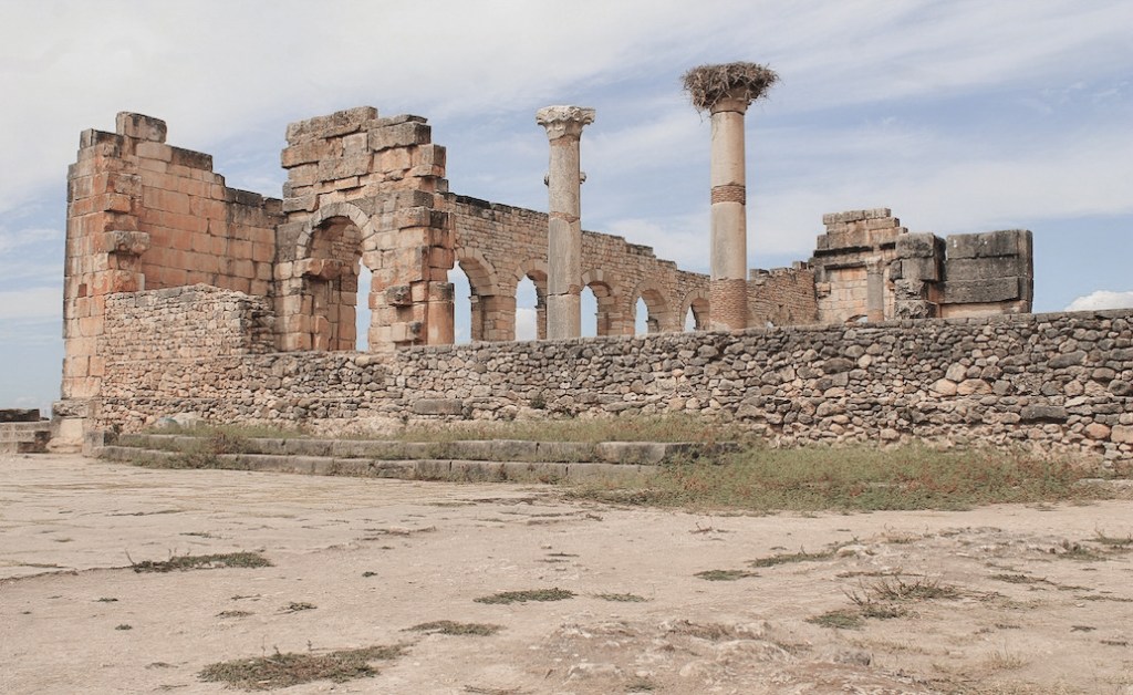 VOLUBILIS – proč navštívit zrovna tyto římské ruiny v Maroku